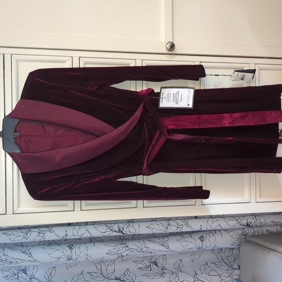 Adrianna Papell Dresses & Skirts - Adrianna Papell Dress